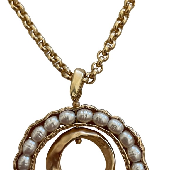 Elegant Gold and Pearl Necklace - Picture 3 of 6